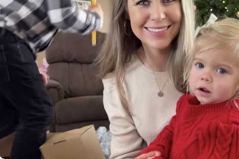 Duggar rebels Jinger & Jill ditch family’s Christmas day festivities as other sisters attend..
