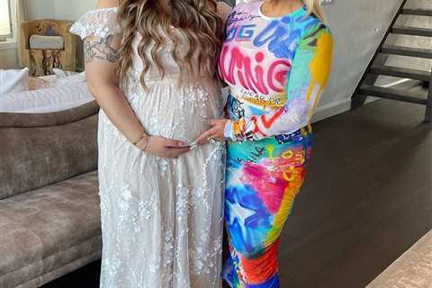 Long Island Medium Theresa Caputo’s pregnant daughter Victoria, 26, shows off bare belly just weeks ..
