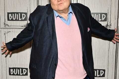 Legendary Comedian Louie Anderson Dead at 68 After Cancer Battle, Hollywood Pays Tribute