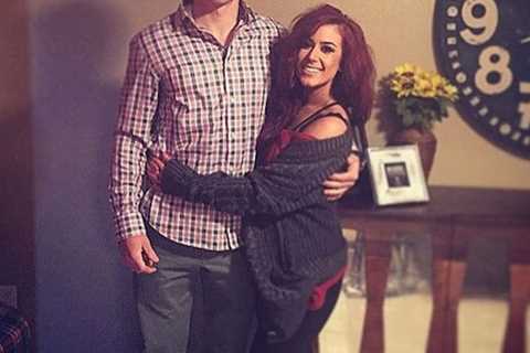 Teen Mom Chelsea Houska looks unrecognizable in throwback photo with red hair as she poses with..