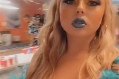 Teen Mom Jade Cline stuns in gold hot pants, crop top and BLUE lipstick for Family Reunion bash..