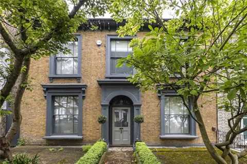 Inside Olivia Colman’s £2.3m South London home as she sells it and moves to Norfolk