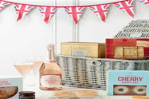 M&S is doing Jubilee-themed hampers and we know how to get them for £10 less