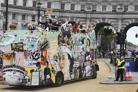 Parade celebrating Queen’s 70-year reign sees Del Boy’s three-wheeler van lead the way