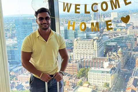 Davide Sanclimenti welcomed home with sweet party in his apartment with stunning view of Manchester