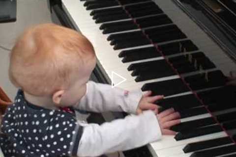 Amazing one year old child plays a piano concert