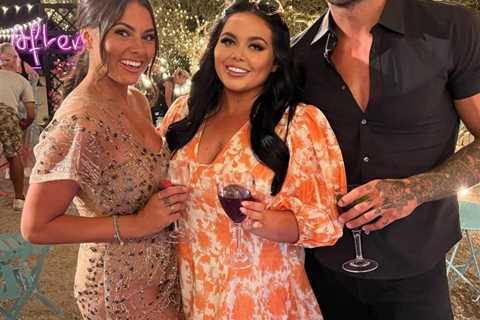 Scarlett Moffatt seen posing with new Love Island pals as she says she feels “lost” since show ended