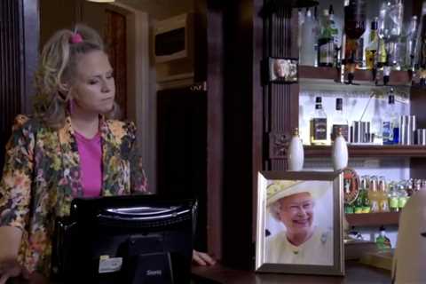 EastEnders fans moved as Linda pays tribute to the Queen in last minute scene