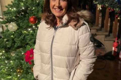Jane McDonald sends fans wild as she announces exciting new project in beaming picture