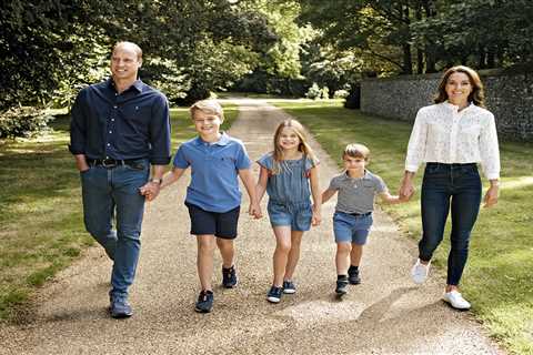 Princess Kate and Prince William share new Christmas card photo of them holding hands with George,..