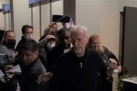 James Cameron Flips Off Autograph-Seekers After 'Avatar' Screening