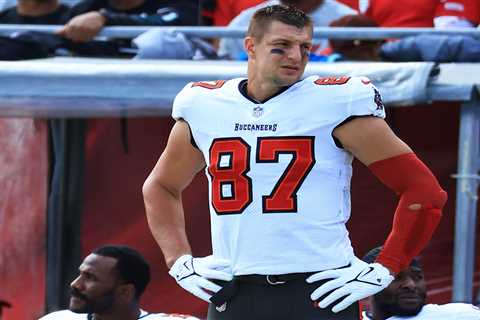 Two NFL teams contacted Rob Gronkowski after ‘bored’ tweet went viral
