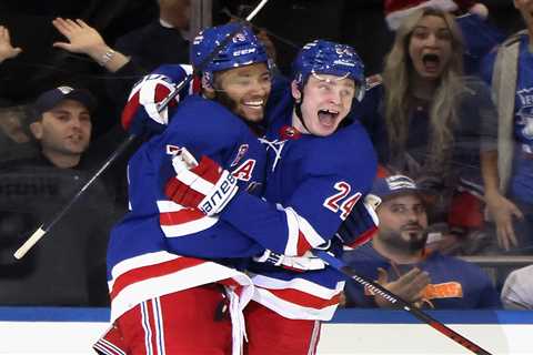 Rangers rally with big third period to topple Islanders