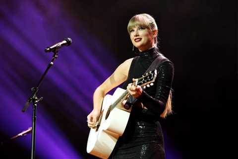 Taylor Swift Set to Take U.K. Chart Crown With ‘Midnights’