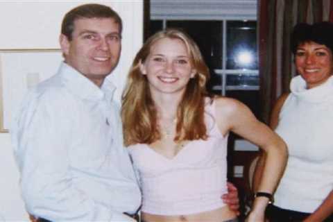Photo of Prince Andrew posing with ‘sex victim’ is genuine, insists photographer who copied it