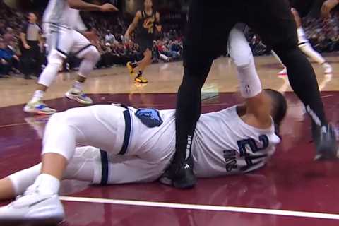 Dillon Brooks punches Donovan Mitchell in groin to spark Grizzlies-Cavaliers brawl