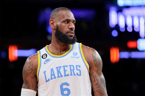 LeBron James responds to Kyrie Irving-Lakers rumors: ‘Duh’