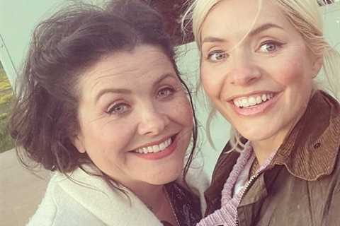 Sweet Holly Willoughby grins in teenage throwback snap shared by her lookalike sister on her..