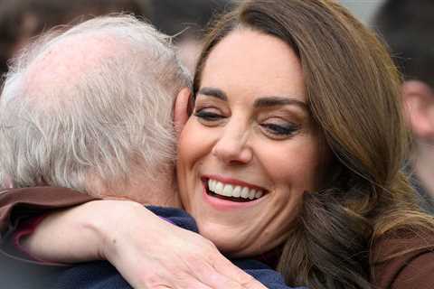 Kate Middleton hugs former history teacher during museum visit