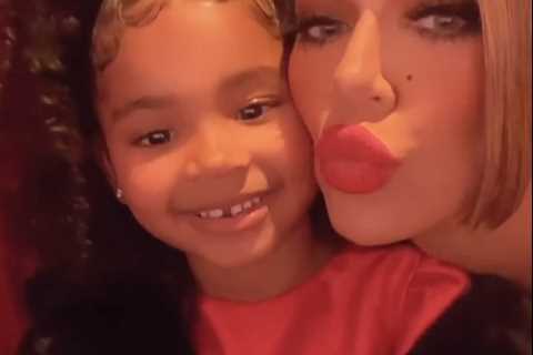 Khloe Kardashian shares new photo of daughter True, 4, towering over her niece Dream, 6, on girls’..