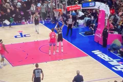 Giannis Antetokounmpo purposefully misses shot to give himself triple-double