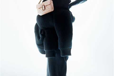 Ashanti Models for Marc Jacobs’ 2023 Spring Handbag Collection