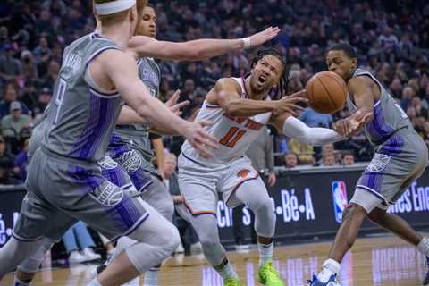 Knicks fall to Kings as rally falls short, lose Jalen Brunson to injury