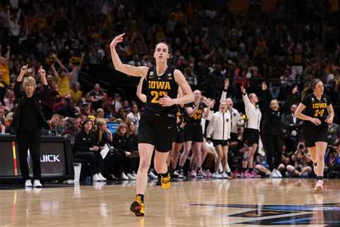 Caitlin Clark stat during torrid March Madness run a rough look for Iowa football