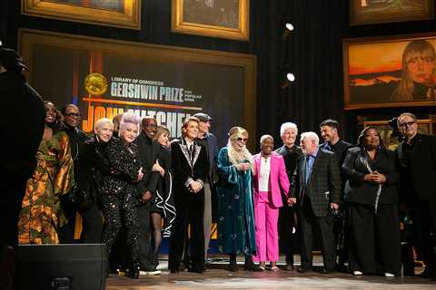 All-Star Lineup Pays Tribute to Joni Mitchell: Photos, Set List