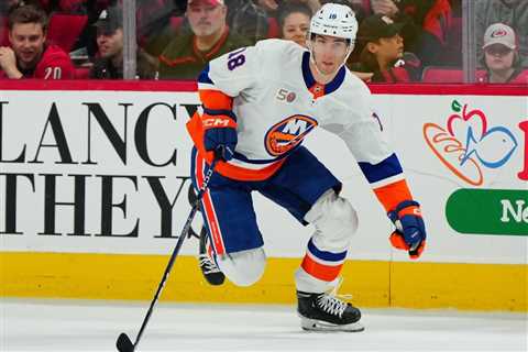 Islanders fall to Hurricanes and miss chance to tighten grip on playoff spot