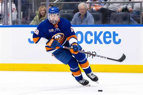 Alexander Romanov’s injury comes at unlucky time in Islanders’ playoff chase