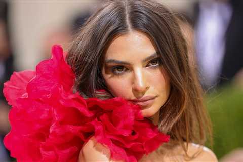 Emily Ratajkowski Opened Up About Her Sexuality And Wanting To Date A Woman