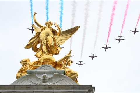 Moment Red Arrows fly over Buckingham Palace after being forced to scale back coronation display..