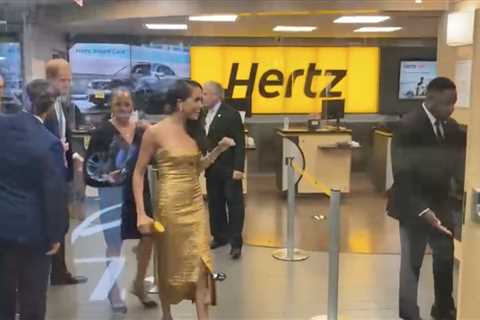 Meghan Markle’s fans in disbelief as she makes VERY unusual and unglamorous entrance at awards for..