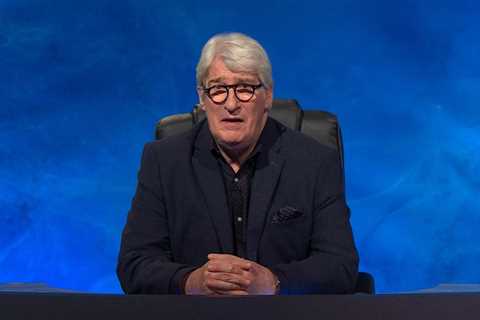 Jeremy Paxman ends stint as longest-serving quizmaster on telly after 967 University Challenge..