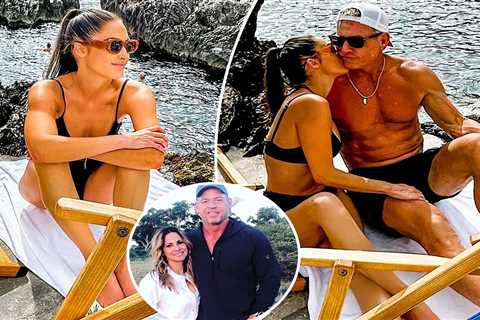 Troy Aikman seemingly announces end of marriage in PDA pics with new girlfriend