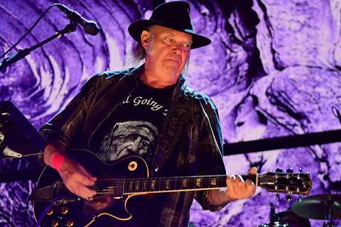 Neil Young Announces West Coast Acoustic Tour
