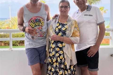 Gogglebox’s Siddiquis look very different on holiday alongside the family’s rarely-seen mum who..