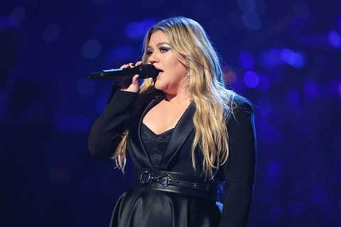 Watch Kelly Clarkson Find Out About Scandoval & Take a Dig at Her Ex-Husband