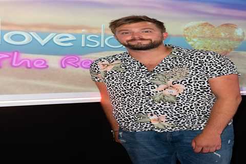 Love Island narrator Iain Stirling reveals secret connection to villa star