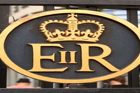 What does ER stand for in the Queen's signature?