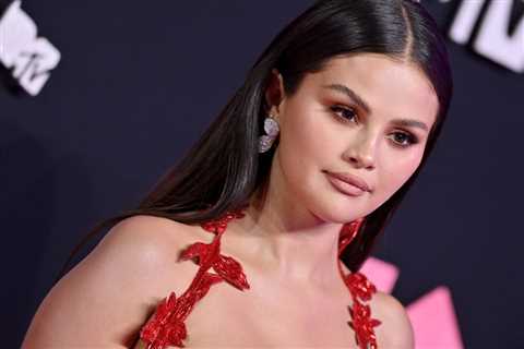 Selena Gomez Reflects on Leaving Social Media After Justin Bieber Split & Bipolar Diagnosis