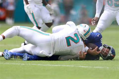 Daniel Jones injury hangs over Giants’ ugly loss to Dolphins