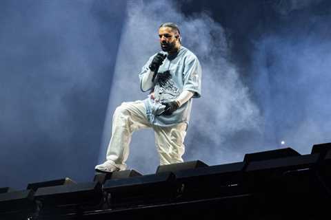 Drake Gives Away a Mercedes-Benz G-Wagon to a Fan at His Toronto Concert