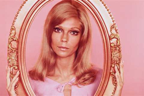 Nancy Sinatra Says She’s ‘Too Old’ to Tour, But Her Daughters’ ‘Tenacity’ Keeps Her Music Alive