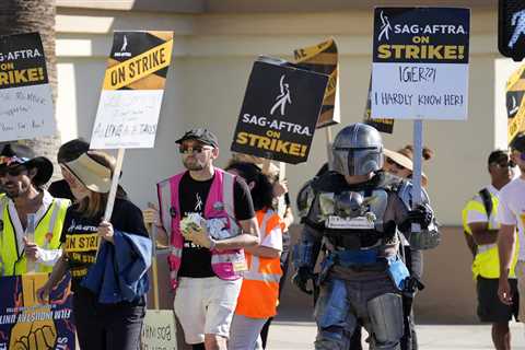 SAG-AFTRA Ends Strike with Studios, Actors and Writers Can Get Back to Work Soon