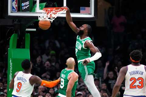 Knicks smoked by Celtics as Jalen Brunson limps off in closing seconds
