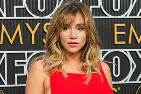 Suki Waterhouse Wore A Stunning Cutout Dress Showing Off Her Baby Bump To The Emmy Awards