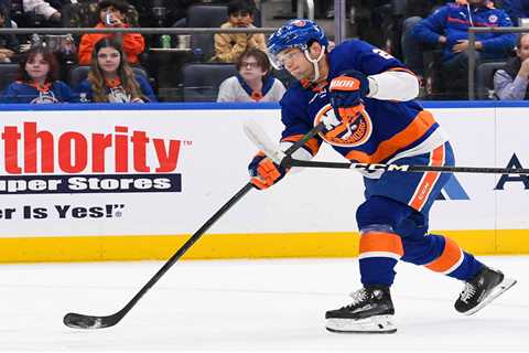 Islanders’ Oliver Wahlstrom continuing to get a shot under Patrick Roy