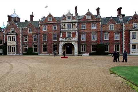 Where is Sandringham Estate and which royals lives there?